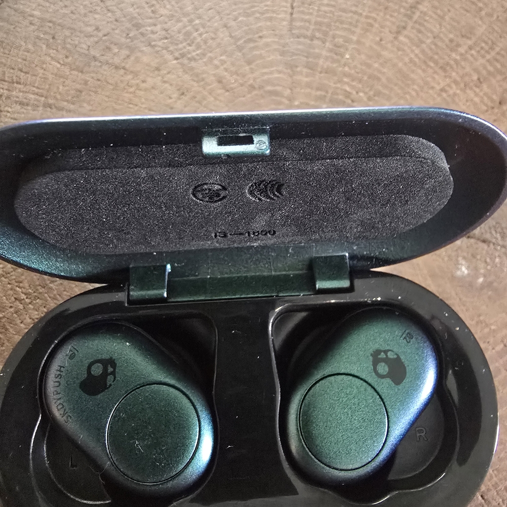 Skullcandy Wireless Earbuds in Black and Green